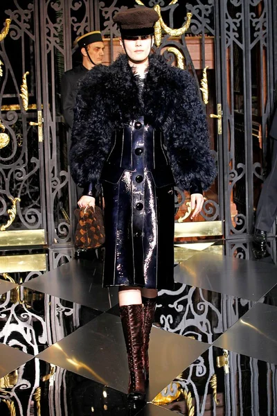 Look 29